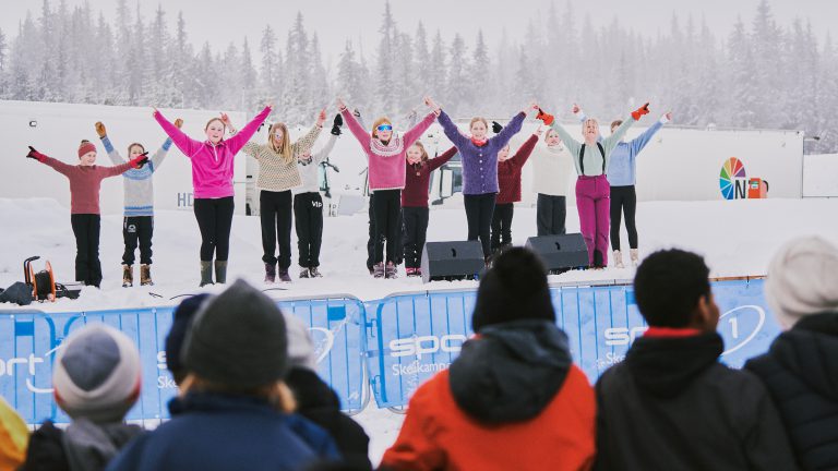 Publikum bli underholdt på fredag av elever fra Gausdal videregående skole.